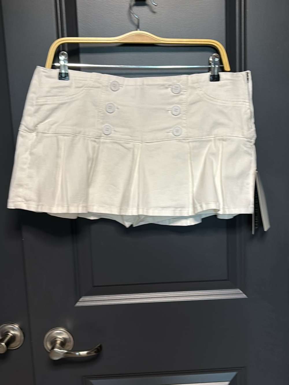 Madden Girl White Pleated Mini Skort with Front Buttons
